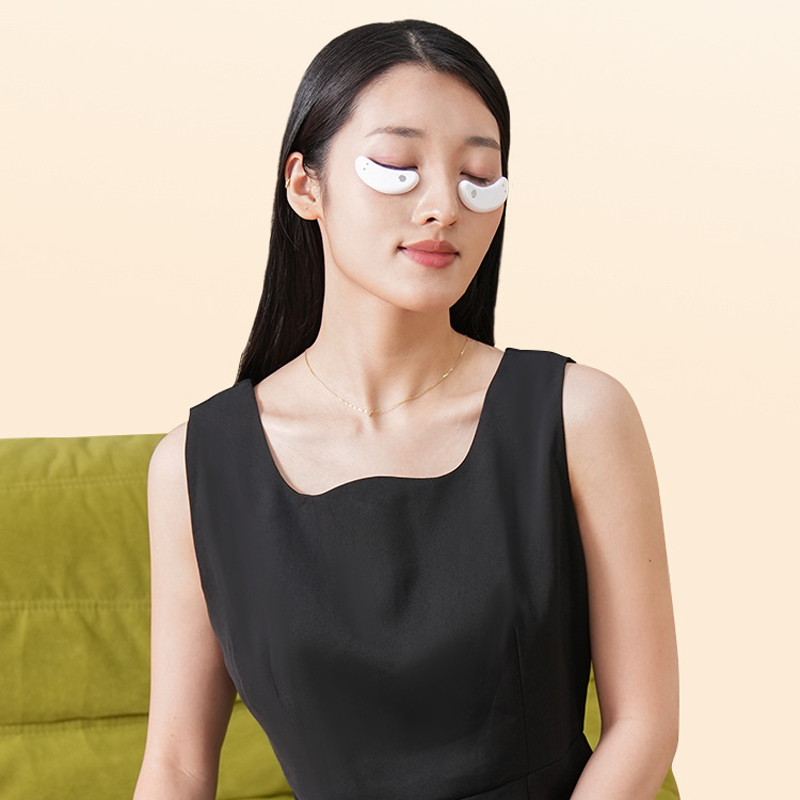 LUMURA Restore™ Heated Eye Massager